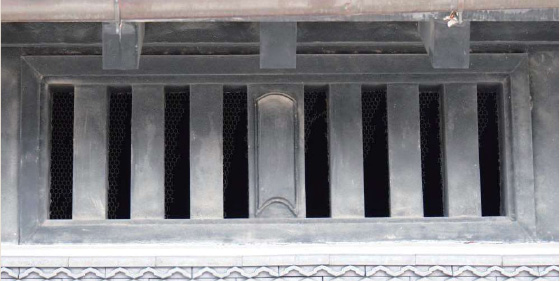 四角に木の形の装飾