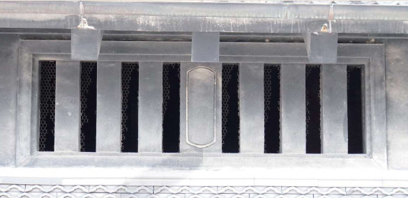 四角に楕円形の装飾