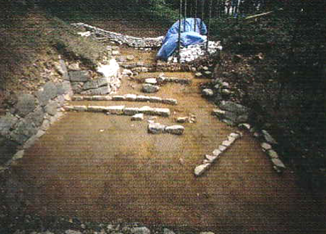 南西虎口部 門跡2