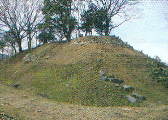 天守郭（てんしゅぐるわ）の土居・横堀